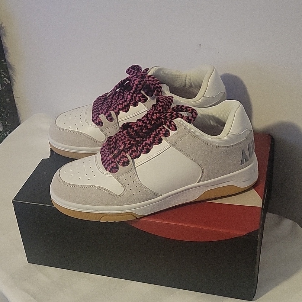 Airwalk Nova J Women's White Gray Gum Sneakers, Size:  7.5 W, NWT
